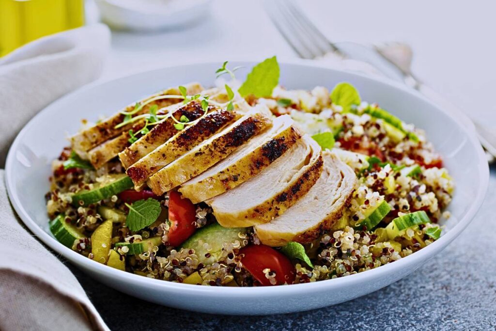 Frango-com-Salada-de-Quinoa